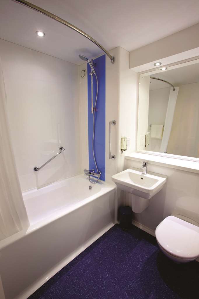 Travelodge Preston Central Room photo